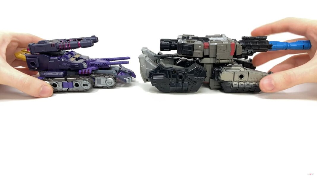 In Hand Image Of Transformers Legacy Evolution Tarn  (44 of 44)